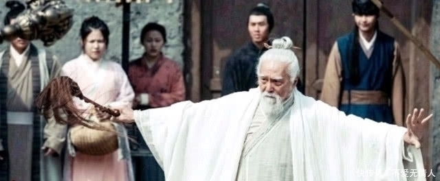 白自在!张三丰到侠客行里什么水平?宋远桥:师父横扫侠客岛毫无压力