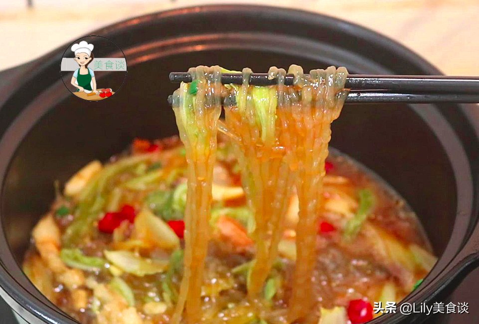 白菜炖粉条时,牢记好3个诀窍,鲜香又入味,每次炖一锅不够吃