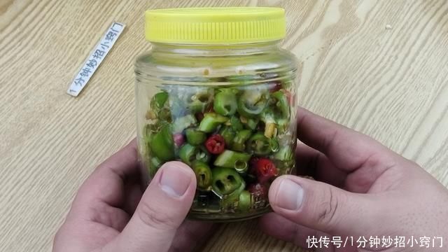 腌辣椒的季节到了,教你腌辣椒方法,做法简单,存放一年都不坏