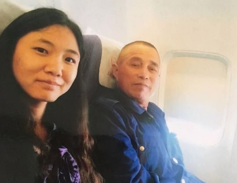 孝道|遗弃女婴被人收养考上博士,亲生父母却来认亲,女孩做法让人佩服