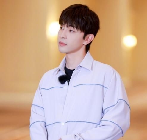 极限挑战:邓伦戴假长发好美,岳云鹏机智化解被吓哭的尴尬场面!