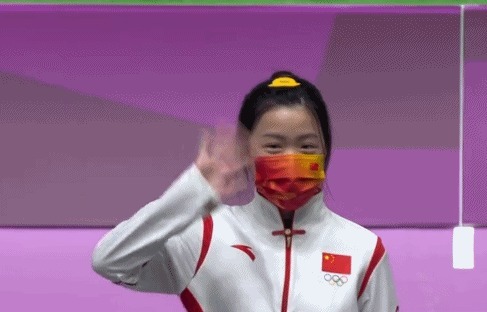 夺金|升国旗奏国歌,杨倩眼眶红了!母亲落泪,央视解说怒吼致敬黄健翔
