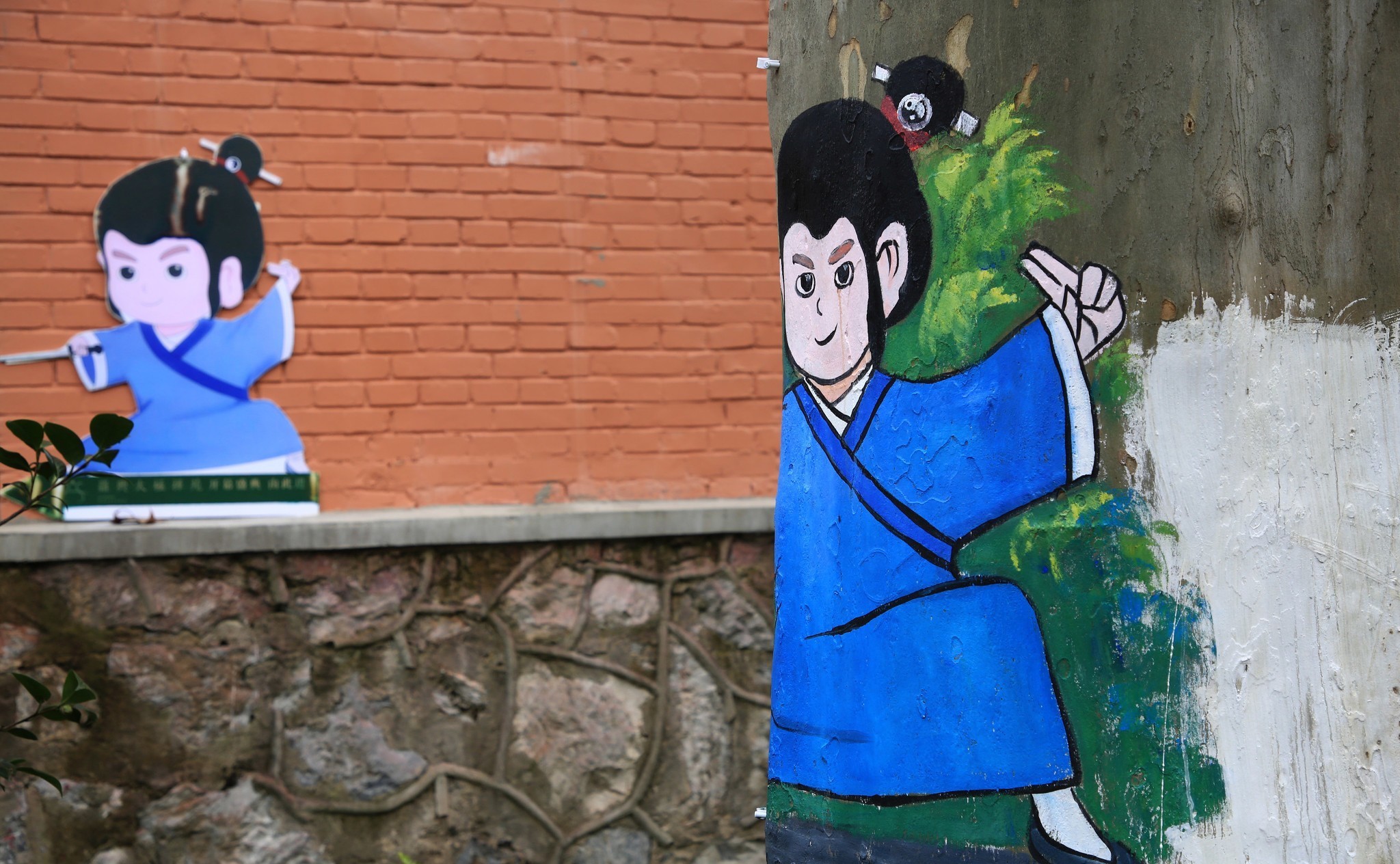 襄阳|梧桐树里熊出没!湖北襄阳街头的创意彩绘