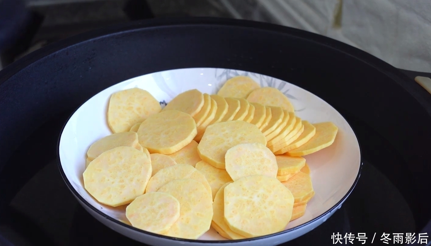 用红薯和花生米做一个大号面包,不用烤箱,蓬松宣软又拉丝,解馋