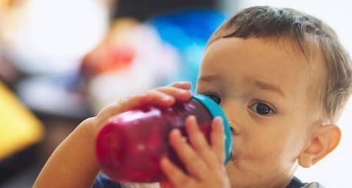 儿科医生|儿科医生我从不给孩子买这3种饮料,长不高不说,还会腐蚀骨头