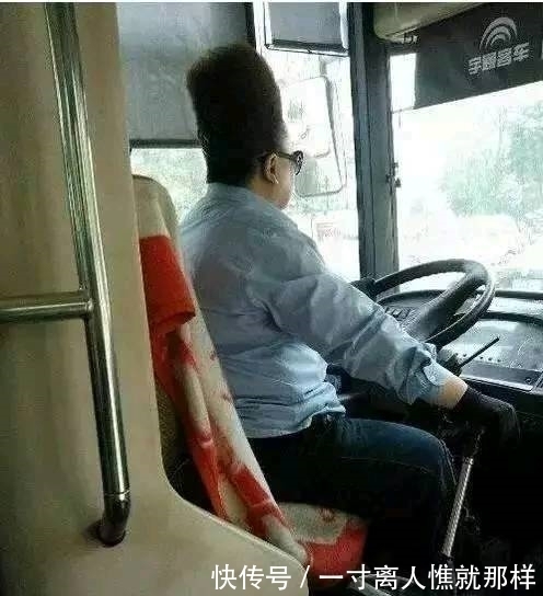 |搞笑图片幽默段子笑话:哈哈,现在的司机师傅头发很有个性啊
