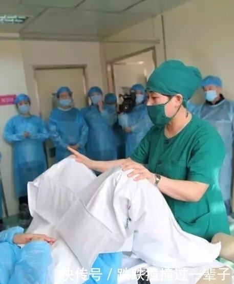 妻子|产妇分娩疼痛难忍，丈夫反手就是一巴掌，医生：让他进来干啥