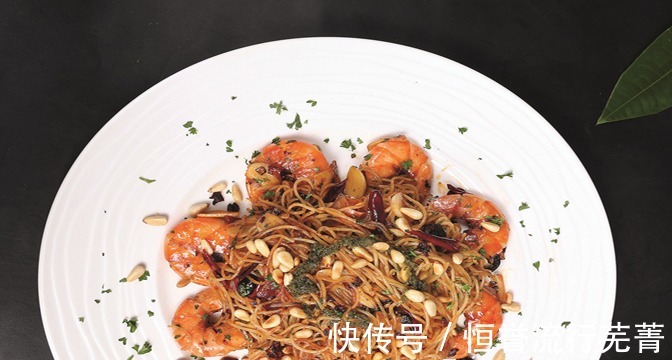 意式|美食推荐老干妈拌凤爪、鱼香龙爪豆、意式辣椒面配虾制作方法!