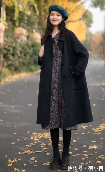 高跟鞋|“大衣+碎花裙”今年最火cp,优雅又温柔,爱美的小姐姐都穿上了