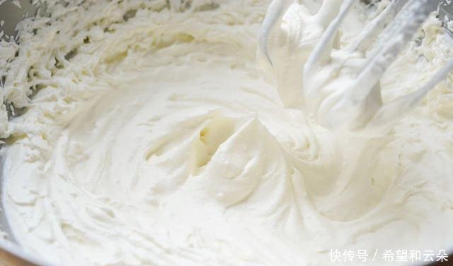 酸酸甜甜|超高颜值玫瑰西瓜蛋糕,酸酸甜甜还有酒香,还有果冻的口感~