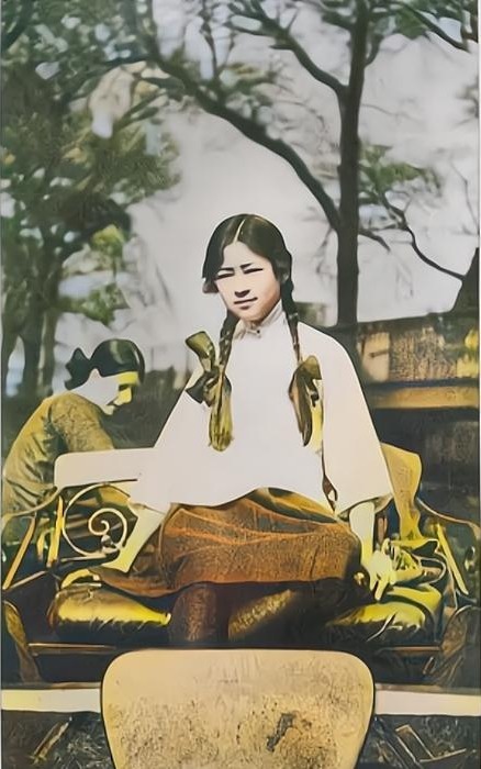 林徽因的罕见彩照:第一张眼前一亮,仿如一场视觉盛宴!