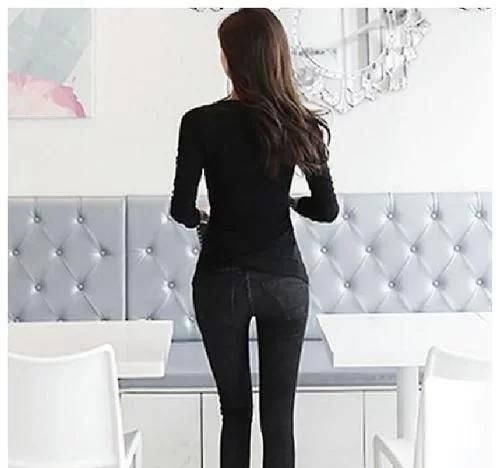 紧身牛仔裤小姐姐,身材饱满线条紧致,散发成熟女人味