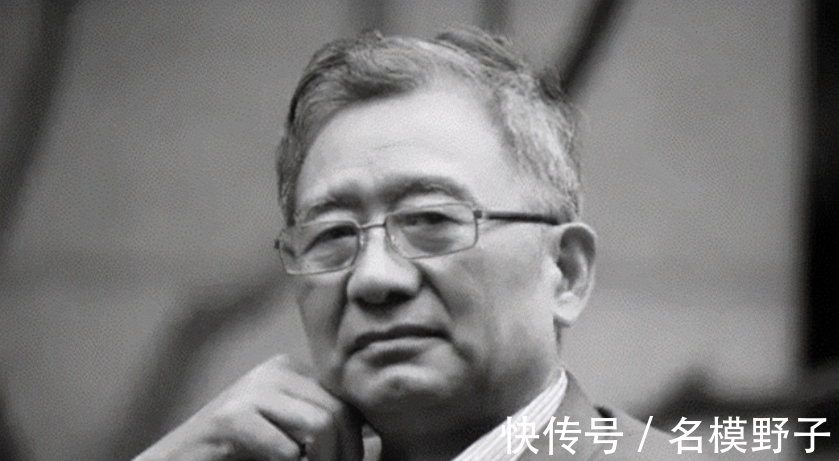 书法!头发当笔鼻孔写字,美协主任陈传席:撤销中书协,这事儿不能再等