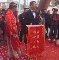 |搞笑GIF:超喜欢这类运动,虽然不刺激,但是超搞笑。