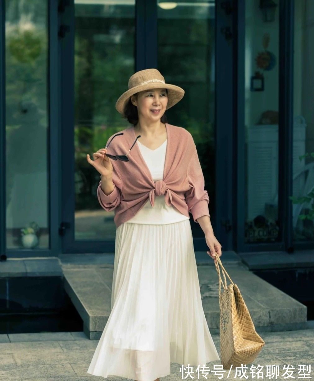 穿搭|爱美不分年纪，65岁的奶奶用穿搭圈粉无数，这才是老人该有的装扮