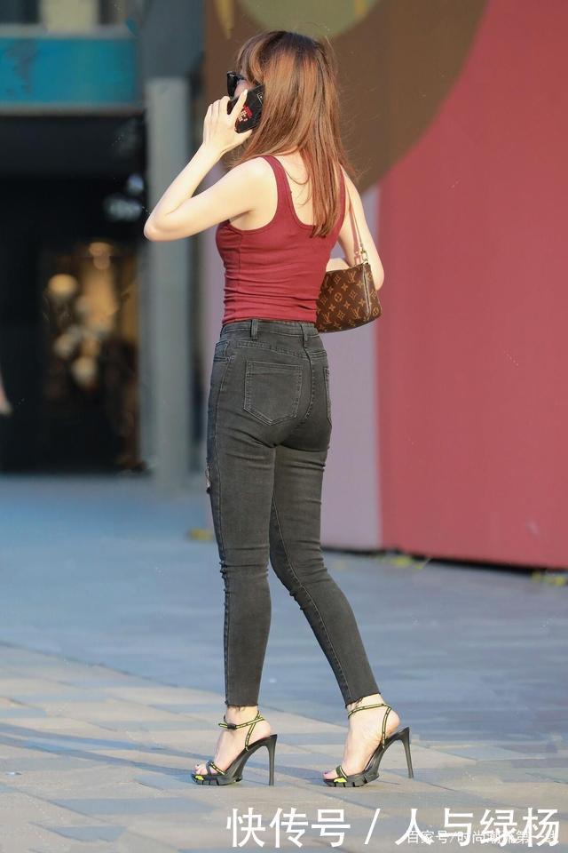 裤子|沉寂多年的“破洞裤”,以独特的优势,却成了秋季的“扛把子”!