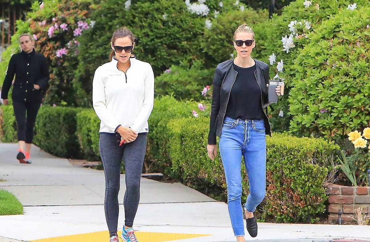 寿命长短能从走路看出来可能少数人才有,长寿老人基本都有