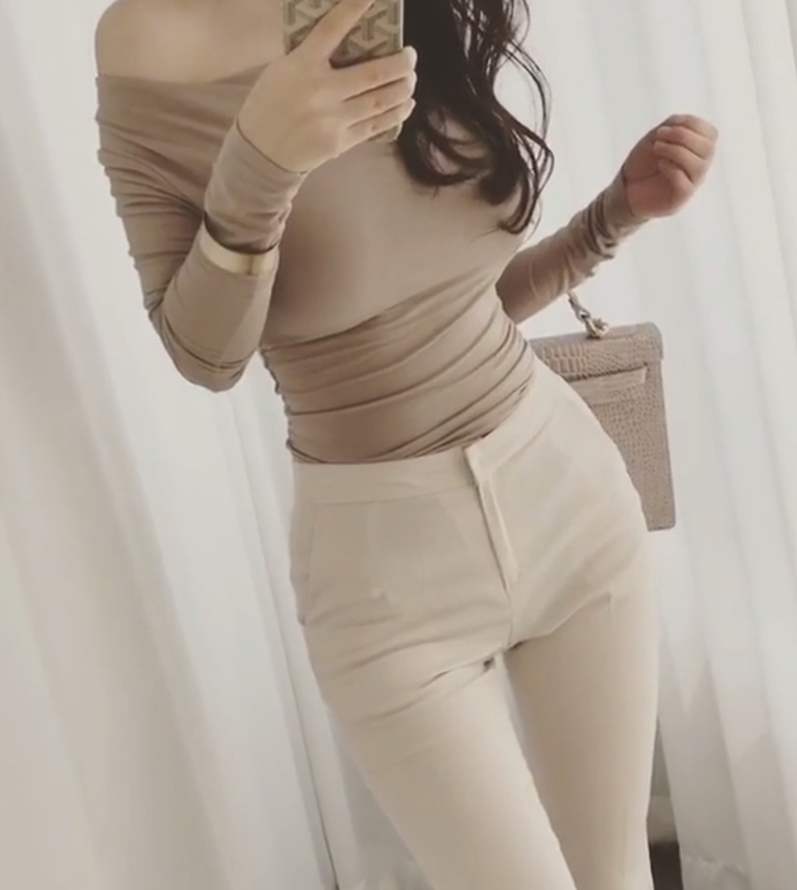 舒适感 休闲裤,是很多职场女性的穿搭选择,干练显气质是其优点