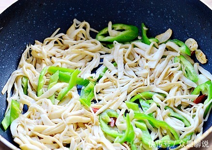 炒杏鲍菇总是不入味?学会这个杏鲍菇做法,口感鲜香吃着还入味