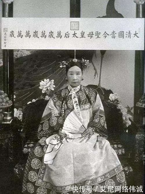 太监谈往录|慈禧有多奢侈？一年水果浪费数万个，一顿饭一百道菜