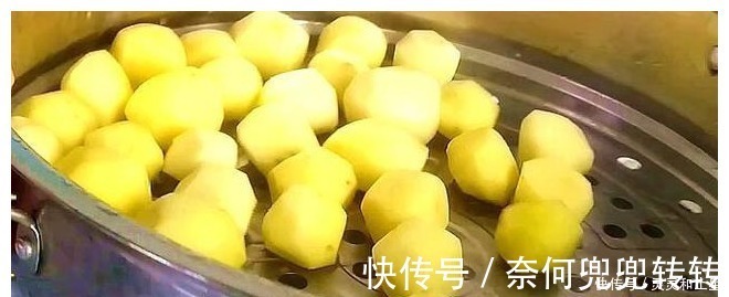 油炸|土豆新吃法,一口一个满嘴香,3斤土豆都不够吃,做法超简单!