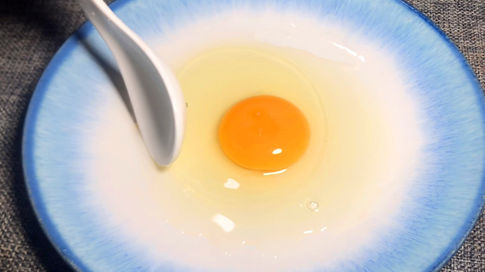 激素鸡蛋危害大,鸡厂大姐教你一招,一眼就能分辨出优质好鸡蛋