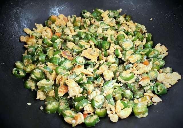 肠胃消化|便秘最怕这菜,一周吃2次,排空黑宿便,口臭没了,大肚腩不见了