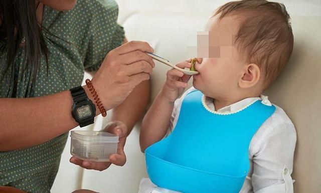 摄入量|婆婆质问宝妈：为什么不给宝宝吃盐？妈妈回怼：孩子还不满一岁