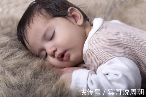 睡眠|睡前抚摸宝宝这3个部位，不仅越睡越“香甜”，还能促进大脑发育