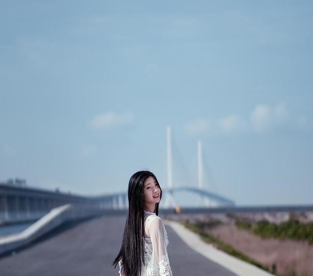 唐昭宗$一首描写少女将要出嫁的唐诗,仅仅四句,风情无限