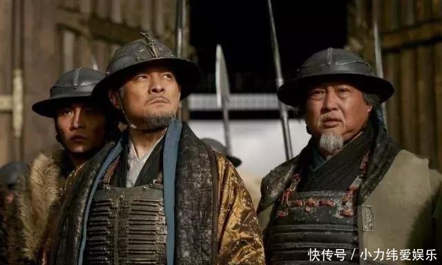 硬面烤饼|古代流传了两干多年的美食,曾是秦军们穿在身上还能当盔甲。