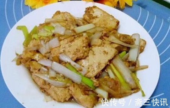 夏季|这两种食材搭配在一起，随便一炒，鲜香又美味，比肉还好吃！