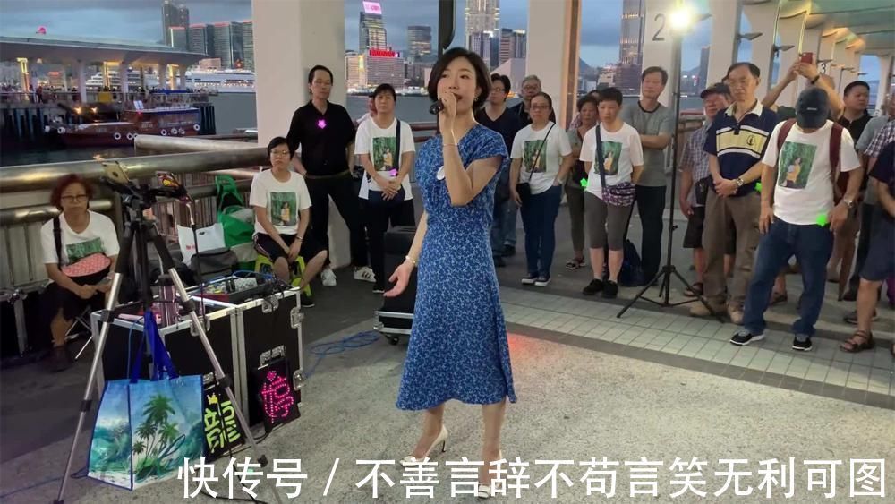 压轴|她是《星光大道》最惨冠军,曾在春晚压轴,如今却在街头卖唱