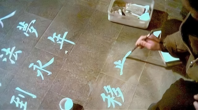 书法圈|街头流浪者的“地书欧楷”,惊艳了书法圈,笔笔入法,字字险绝