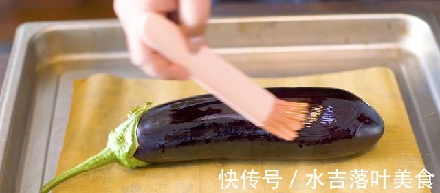 辣椒酱|茄子还是老吃法茄子和它一起烤，营养美味，补血益气！
