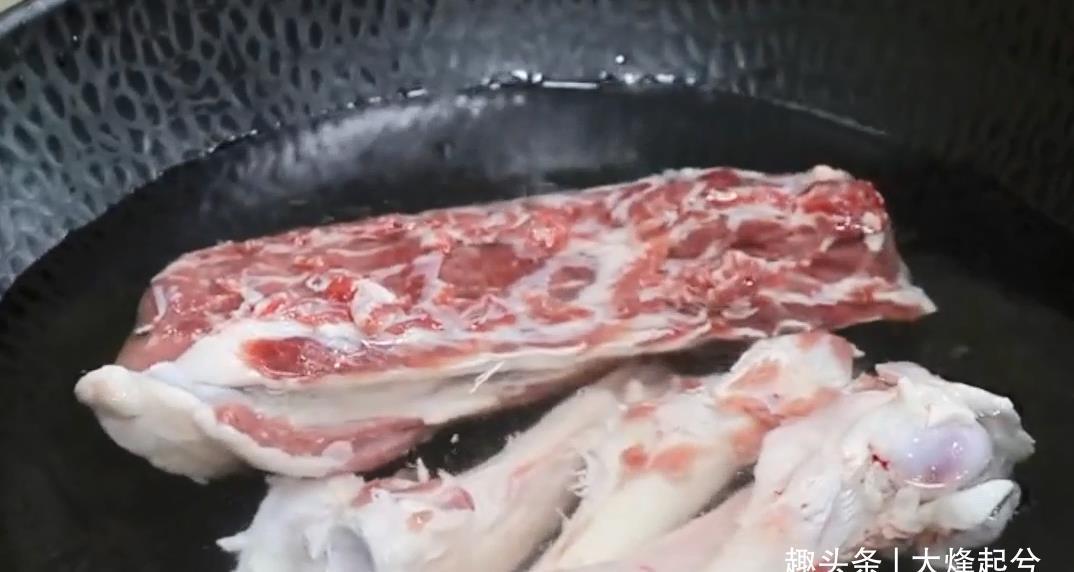 把羊肉|传统名菜鱼羊鲜,冬季进补必备,汤鲜肉嫩,味道妙不可言