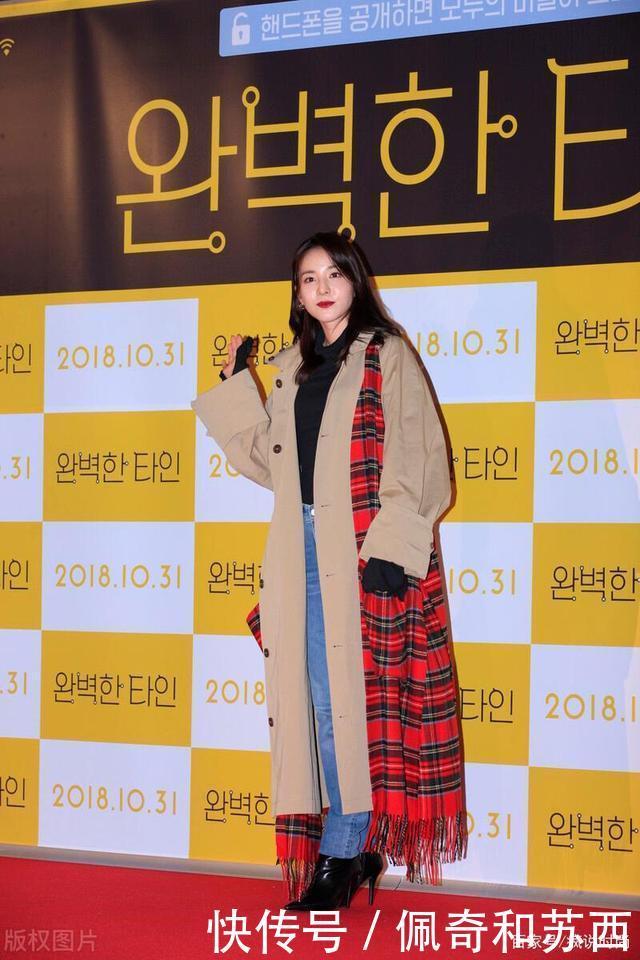 基础|没有围巾怎么过冬天五个基础款色系,搭大衣优雅又时髦