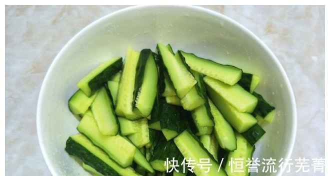 妈妈|妈妈用了10多年的腌黄瓜方法，详细做法教会你，清脆爽口，嘎嘣！