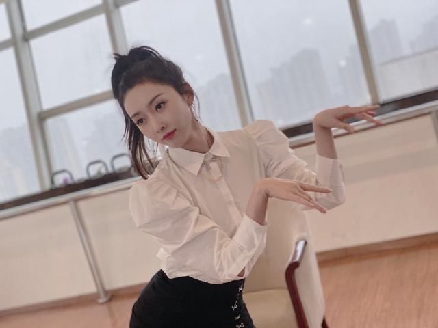 宝玉 宣璐举名牌动情拉票依然被淘汰,《红楼梦》里曾给同班同学演丫头