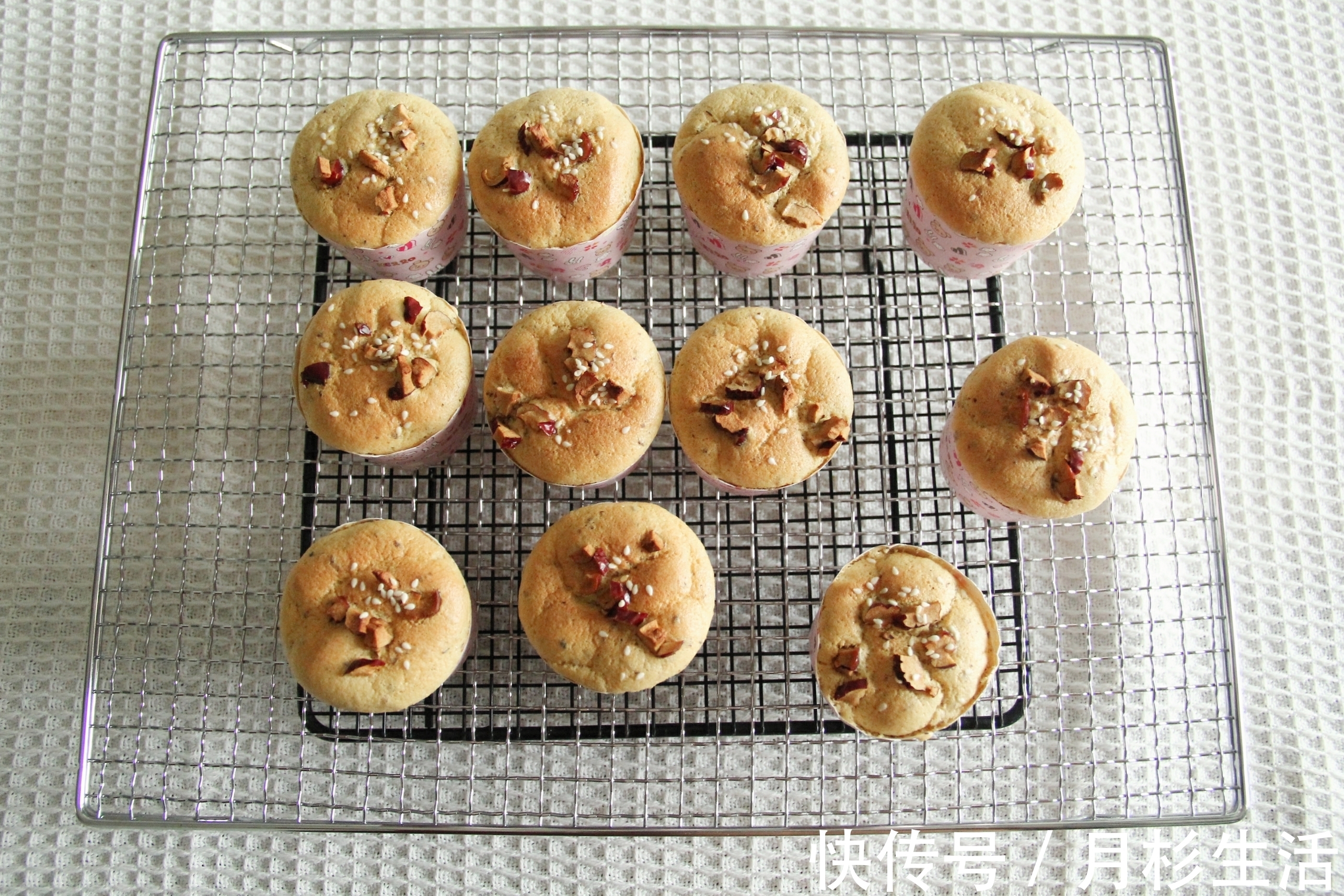 面糊糊|无糖红枣纸杯蛋糕,口感松软,制作简单