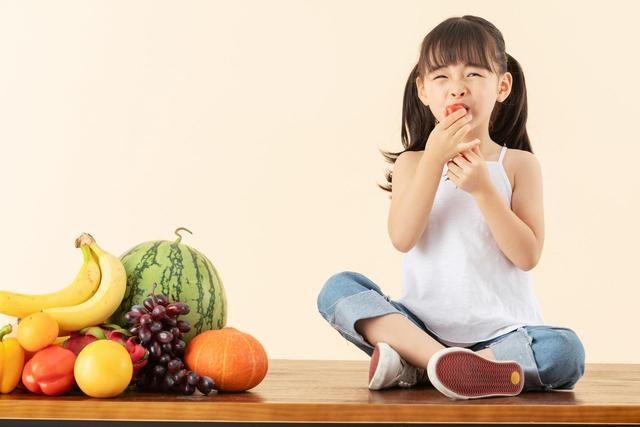 维生素b1|女孩小小年纪就近视1500度，原来和吃的食物有关，家长要警惕