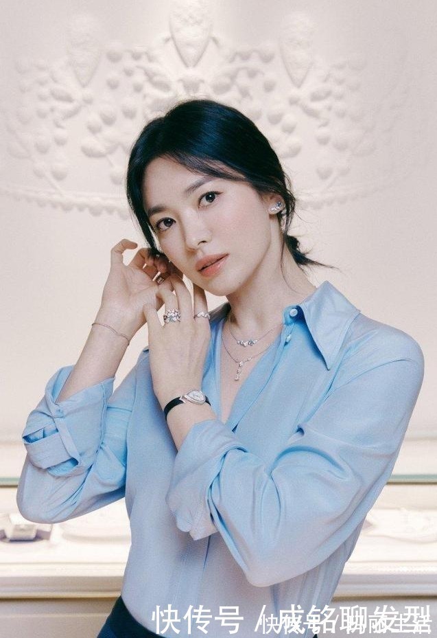 蓝色 今夏流行穿“蓝色”衬衫，清新时尚减龄还显瘦，就连明星都上头