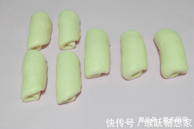 这个面包配方好,牛奶、黄油、鸡蛋全不放,一次发酵,香软又健康