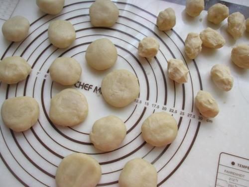 这小点香甜好吃，一咬酥的掉渣，出炉连吃4个，直接停不住嘴