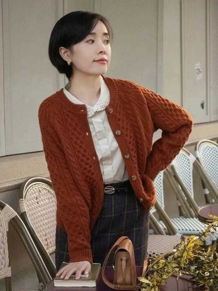 搭配|短款针织开衫与裙子的碰撞,温柔多情青涩朦胧,还不快来试试