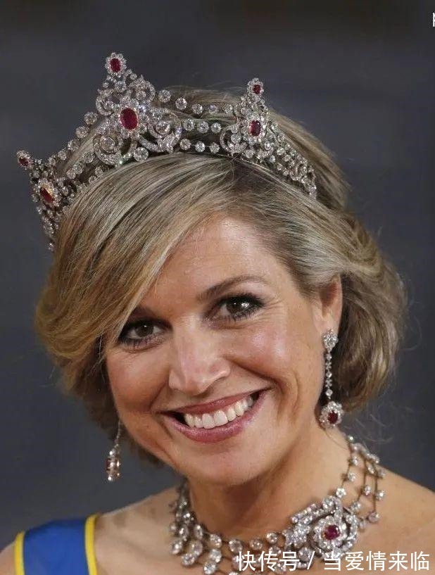 耳环 新年就是要红!王室红宝石珠宝看起来!