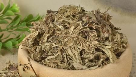 晚上睡觉前,隔三差五用艾叶来泡脚,三个问题或会悄悄“溜走”