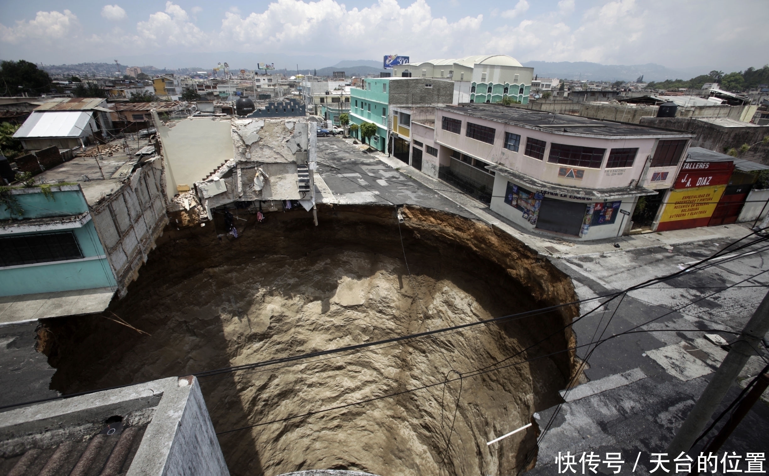 榜首 盘点地球上的十个“超级大坑”，我国位列榜首！