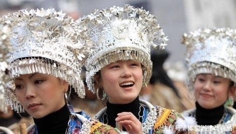 苗族|苗族姑娘我们的银饰物美价廉，为何没人肯买游客我们又不蠢