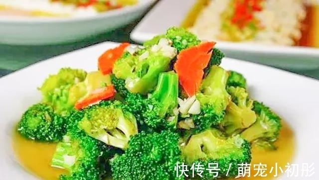 焯水|炒西兰花时,直接焯水就错了,饭店都是这样做,难怪那么好吃